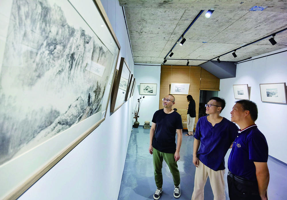  台州籍青年画家回乡办展