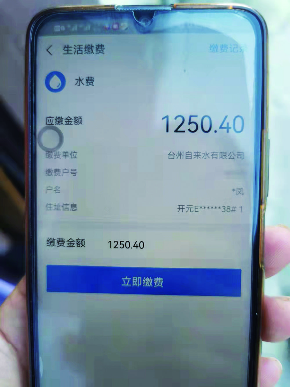  月水费暴增上千元 这笔“冤枉钱”谁出？