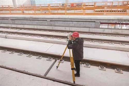  记者探访市域铁路S1线站点：银泰城站高大气派 内部装修加紧举行