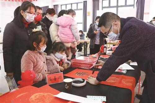  留台过大年，文艺暖人心