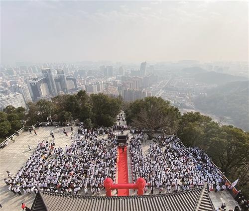  白云阁下吹号角 师生共誓为圆梦