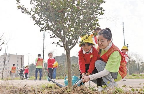  亲子植树 绿色成长