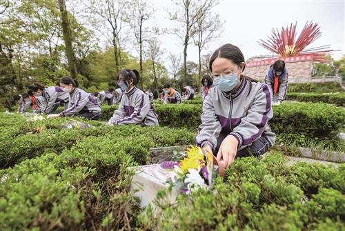  铭记历史 缅怀先烈