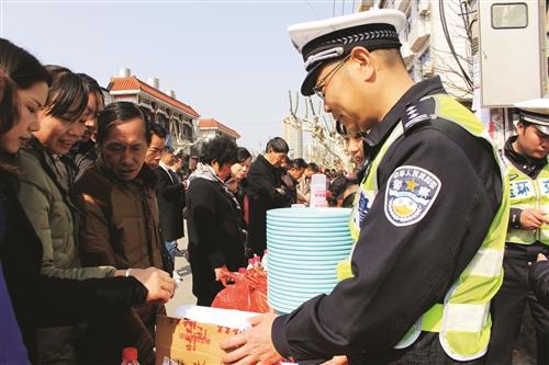  玉环楚门交警中队：打造“枫桥式交警”为民新样板