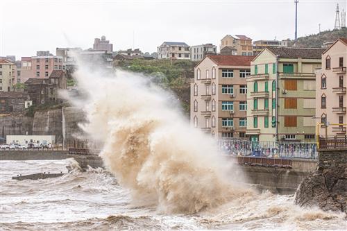  “轩岚诺”重回超强台风，大风大雨持续影响台州