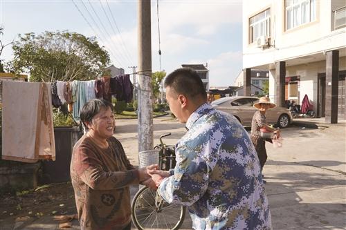  台州兵哥哥回家探亲 勇救落水老人