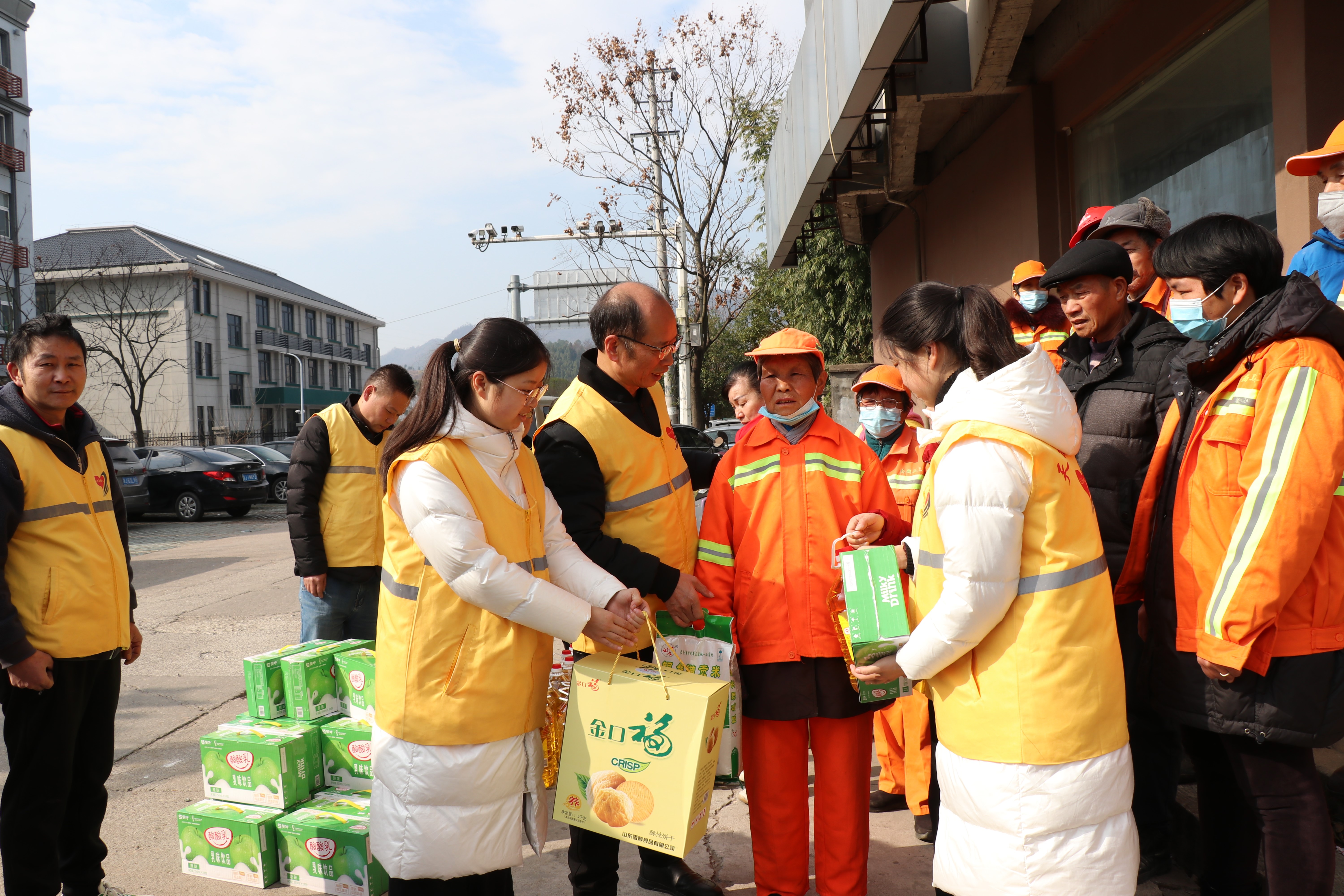  天台白鹤镇：喜迎新年 情暖环卫工人